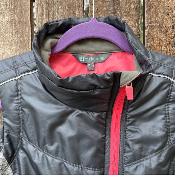 Title Nine Will Power Vest in Gray & Pink Sz XS - Picture 9 of 15